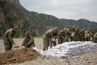 都体：尤文关注马兹拉维和格雷茨卡，总监马纳现场对他们进行考察